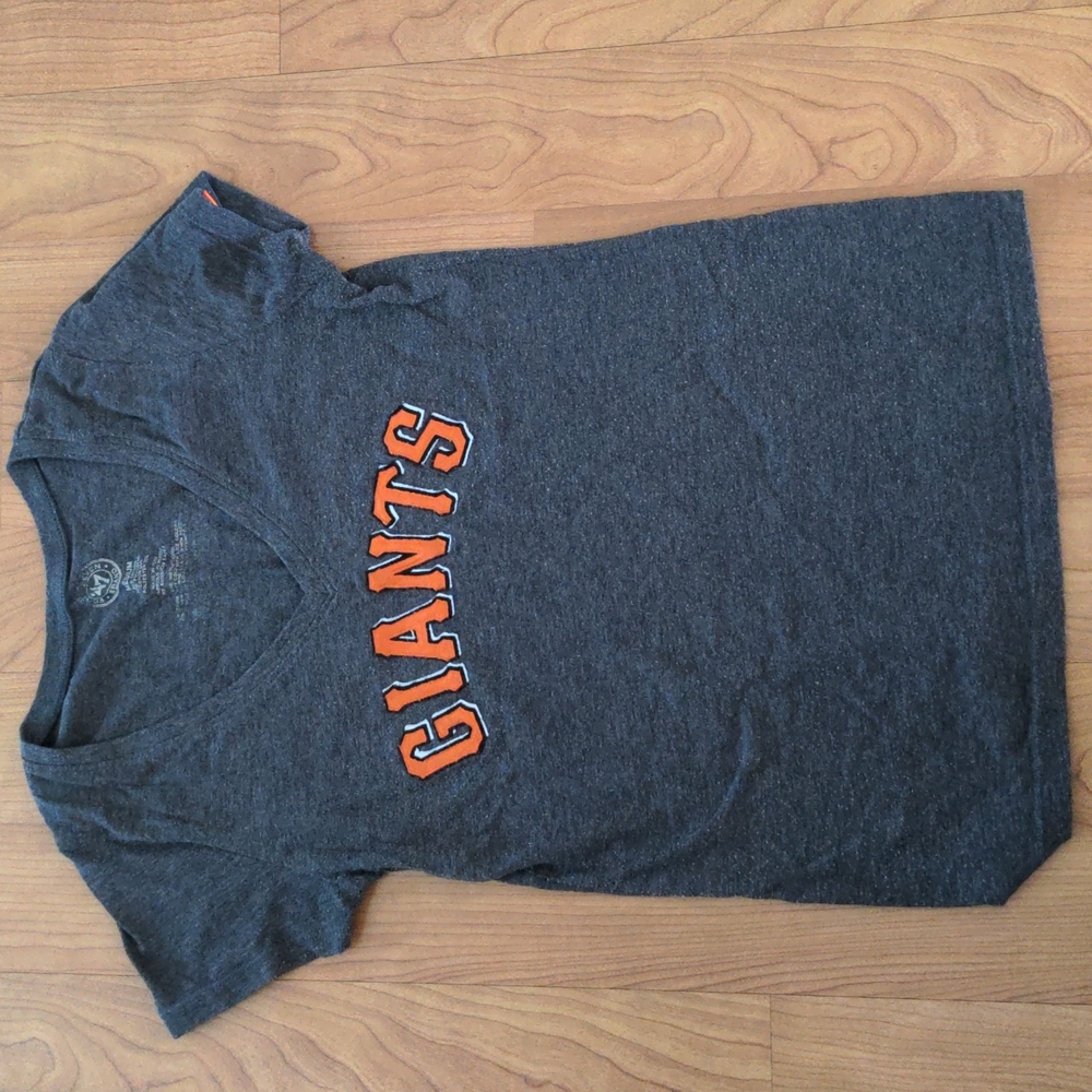 SF Giants v-neck embroidered t-shirt